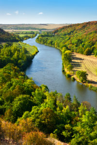 Aussicht auf den Fluss Saale, Herbstlandschaft, Naturpark Unteres Saaletal, Sachsen-Anhalt, Deutschland Aussicht auf den Fluss Saale, Herbstlandschaft, Naturpark Unteres Saaletal, Sachsen-Anhalt, Deutschland